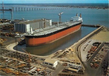 / CPSM FRANCE 44 "Saint Nazaire, le Batillus" / BATEAU