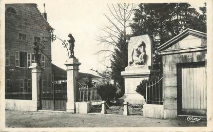 CPSM FRANCE 39 "Moirans en Montagne, monument et les écoles"