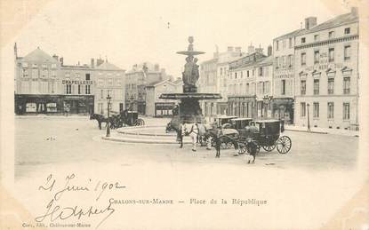 CPA FRANCE 51 "Chalons sur Marne, Place de la République"