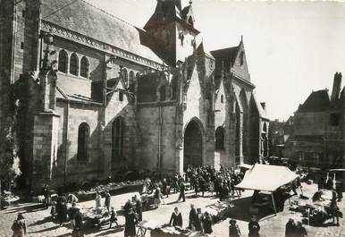 / CPSM FRANCE 44 "Guérande, collégiale et place Saint Aubin"