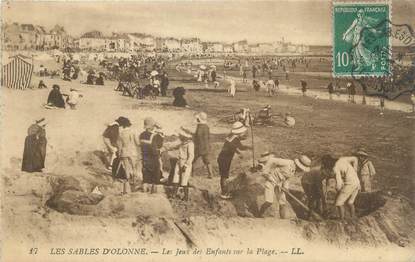 CPA FRANCE 85 "Sables d'Olonne, les jeux des enfants sur la plage"