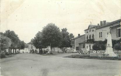 CPA FRANCE 16 "Ansac sur Vienne, la place"