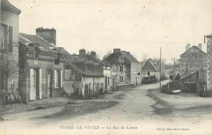 / CPA FRANCE 53 "Cossé le Vivien, la rue de Loiron"