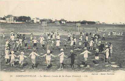 / CPA FRANCE 50 "Coutainville, le Marais" / ENFANTS