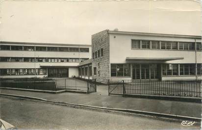 / CPSM FRANCE 56 "Lorient, groupe scolaire Bisson"