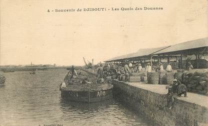 CPA DJIBOUTI "Les quais des douanes" / CACHET AMBULANT MARITIME AU VERSO / PHILATÉLIE 