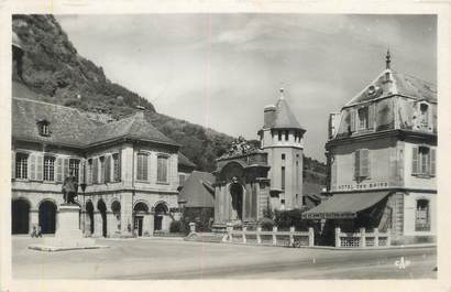 / CPSM FRANCE 39 "Salins les Bains, place d'Armes et hôtel de ville"