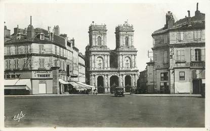 CPSM FRANCE 32 "Auch, place de la mairie"