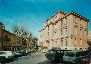 / CPSM FRANCE 06 "Vence, la place G. Clémenceau, la mairie et la poste" / AUTOMOBILE