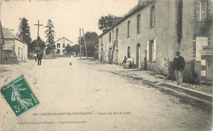 / CPA FRANCE 44 "Saint Julien de Vouvantes, carrefour de la Leau"