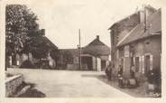 58 Nievre / CPA FRANCE 58 "Poil en Morvan, place des Tilleuls"