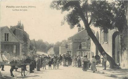 / CPA FRANCE 58 "Pouilly sur Loire, la rue de Lyon"