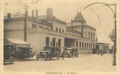 / CPA FRANCE 57 "Thionville, la gare" / AUTOMOBILE