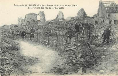 / CPA FRANCE 59 "Ruines de la Bassée, Grand Place, enlèvement des fils barbelés"