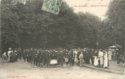 / CPA FRANCE 02 "La Fere, sortie du concert"