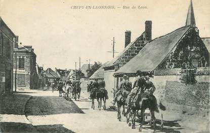 / CPA FRANCE 02 "Crepy en Laonnois, rue de Laon"