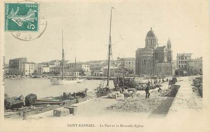 / CPA FRANCE 83 "Saint Raphaël, le port et la nouvelle église"