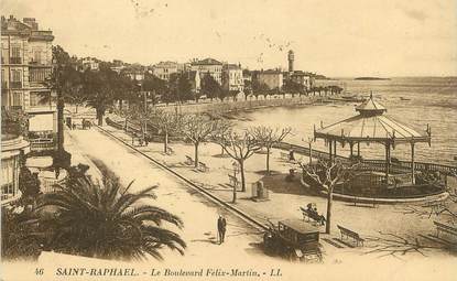 / CPA FRANCE 83 "Saint Raphaël, le Bld Félix Martin"