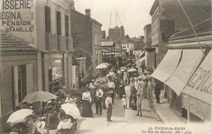 / CPA FRANCE 17 "Fouras les Bains, la rue du marché"