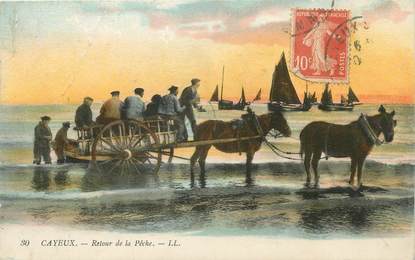 / CPA FRANCE 80 "Cayeux sur Mer, retour de la pêche"