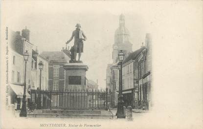 / CPA FRANCE 80 "Montdidier, statue de Parmentier"