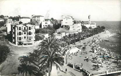 / CPSM FRANCE 83 "Saint Raphaël, la plage et la promenade"