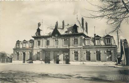 / CPSM FRANCE 80 "Peronne, la gare"