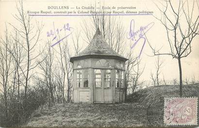 / CPA FRANCE 80 "Doullens, la citadelle, école de préservation, kiosque Raspail"