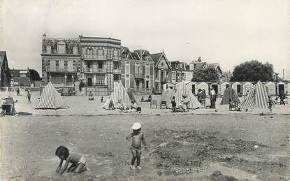 / CPSM FRANCE 80 "Le Crotoy, la plage"