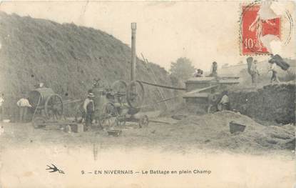 / CPA FRANCE 58 "En Nivernais, le battage en plein champ"