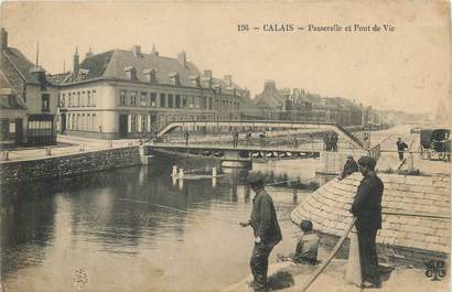 / CPA FRANCE 62 "Calais, passerelle et pont de Vie"