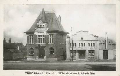 / CPSM FRANCE 62 "Vermelles, l'hôtel de ville et la salle des fêtes"