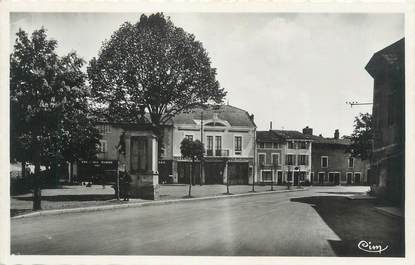 CPSM FRANCE 01 " Pont de Veyle, place Bellecour "