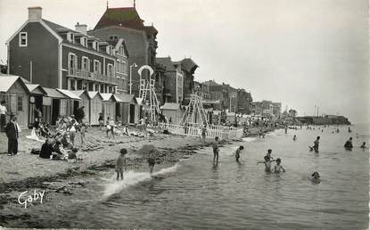 / CPSM FRANCE 14 "Saint Aubin sur Mer, la plage et les jeux"