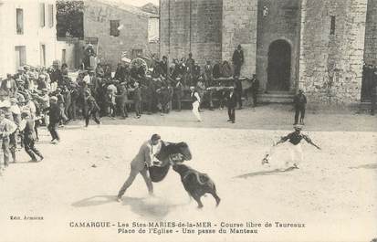 CPA FRANCE 13 " Saintes Maries de la Mer, course libre des taureaux "