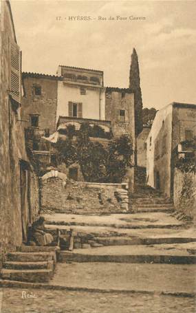 / CPA FRANCE 83 "Hyères, rue du four Cauvin"