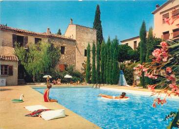 / CPSM FRANCE "Saint Paul de Vence, hôtel la Colombe d'Or, la piscine "