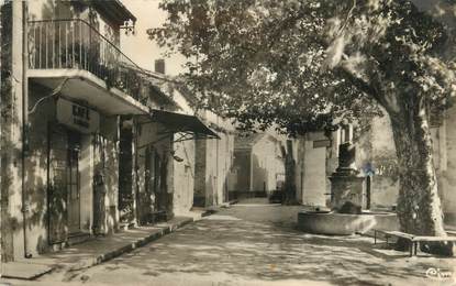 / CPSM FRANCE 84 "Peypin d'Aigues, place de la fontaine"