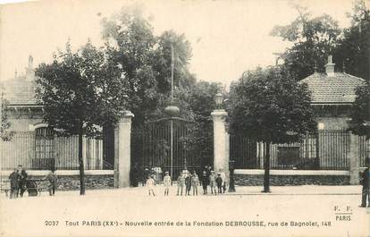 CPA FRANCE 75020 "Paris, Rue de Bagnolet, entrée de la Fondation Debrousse"