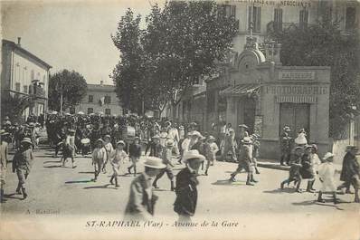 / CPA FRANCE 83 "Saint Raphaël, av de la gare"