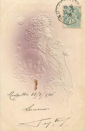  CPA  ART NOUVEAU /   CARTE  GAUFRÉE /    Femme  dans les fleurs