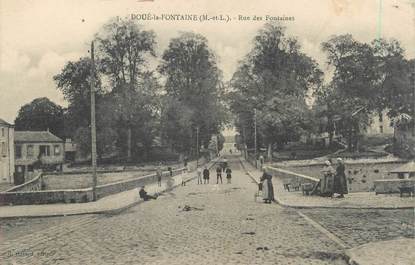/ CPA FRANCE 49 "Doué La Fontaine, rue des Fontaines"