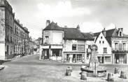 49 Maine Et Loire / CPSM FRANCE 49 "Baugé, fontaine du Roi René"