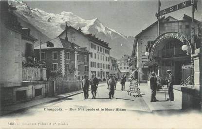 CPA FRANCE 74 "Chamonix, rue nationale et le Mont Blanc"