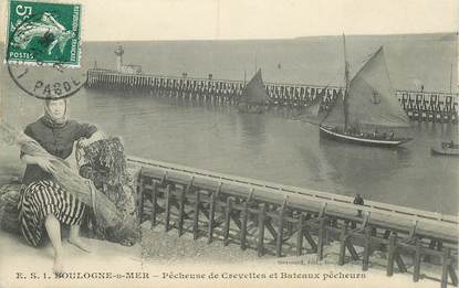 CPA FRANCE 62 "Boulogne sur Mer, pêcheuse de crevettes"