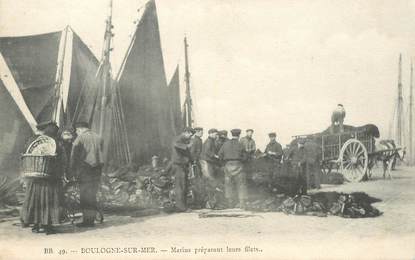 CPA FRANCE 62 "Boulogne sur Mer, marins préparant leurs filets"