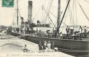 64 PyrÉnÉe Atlantique / CPA FRANCE 64 "Bayonne, déchargement d'un bateau de charbon"