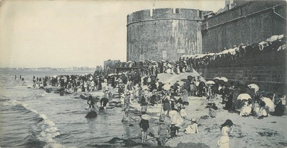 CPA PANORAMIQUE FRANCE 35 "Saint Malo, vu de la terrasse du château"