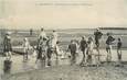 CPA FRANCE 80 "Le Crotoy, enfants jouant aux bateaux"