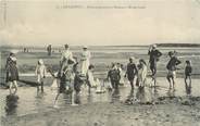 80 Somme CPA FRANCE 80 "Le Crotoy, enfants jouant aux bateaux"